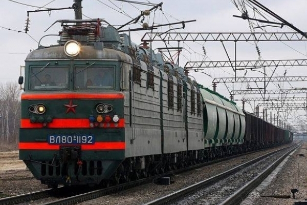 На Львівщині авто влетіло під потяг на заборонний сигнал світлофора та під звуки сигналізації