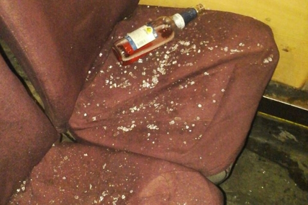 У Львові затримали п’яного молодика, що пляшкою розбив вікно маршрутки