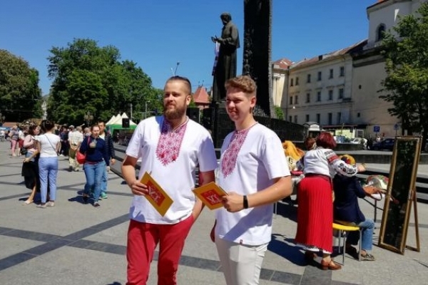 Львів’яни відзначають Всесвітній день вишиванки