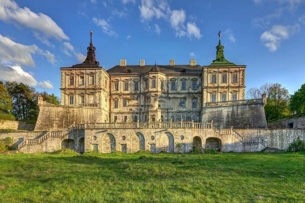 Хто і чому гальмує передачу замків Львівській галереї мистецтв