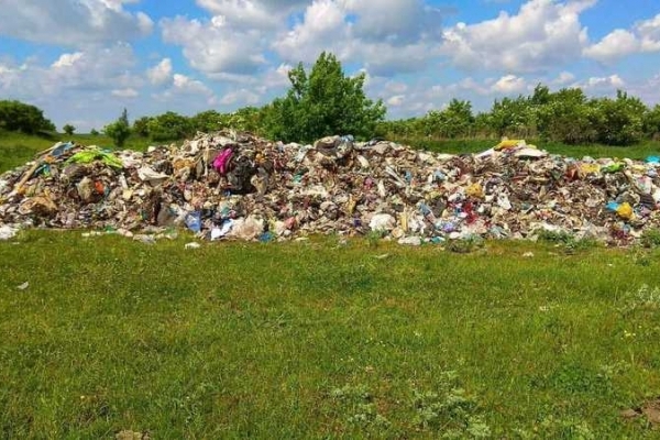 20 тонн львівського сміття викинули на Хмельниччині