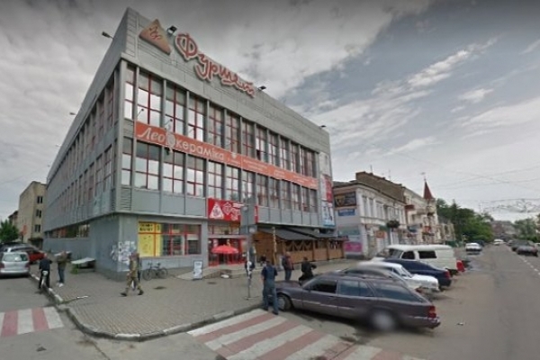 На Львівщині розбився 17-річний хлопець, що робив селфі на даху супермаркету