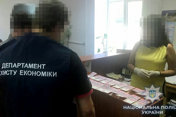 У Львові службовець міграційної служби за терміновий закордонний паспорт вимагав 10 тисяч хабара (Фото)