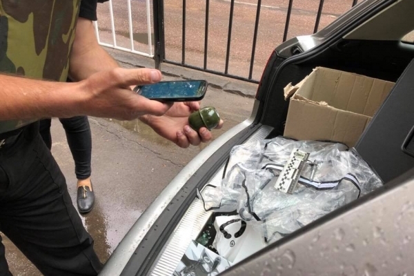 У Львові відомому громадському активісту кинули в автомобіль гранату