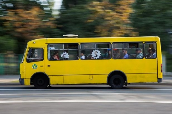 На Львівщині пенсіонер відсудив компенсацію за заборону їхати у маршрутці за пільговою ціною
