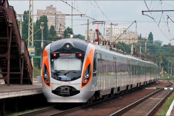 На Львівщині потяг Інтерсіті на смерть збив людину