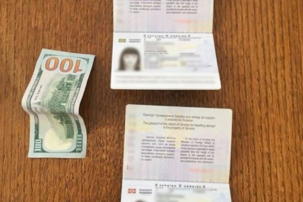 Прикордонники на Львівщині відмовилися від $100 хабара