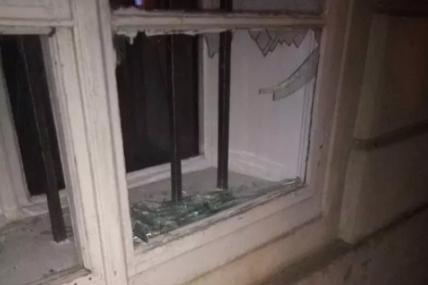 У Львові розбили вночі вікно Ратуші