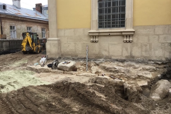 Археологи зробили унікальні знахідки біля собору Святого Юра