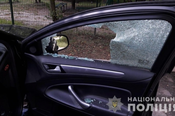 У Львові невідомі підкинули гранату в автомобіль кримчанина