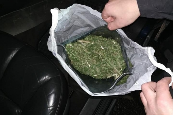 На Львівщині затримали водія з великою кількістю наркотиків у авто (Фото)