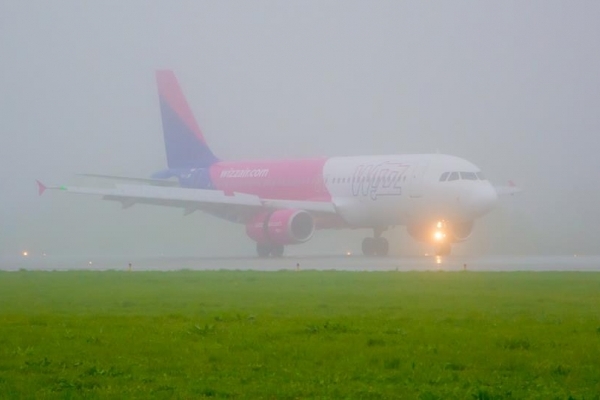 Аеропорт «Львів» повідомив про затримку авіарейсів через негоду