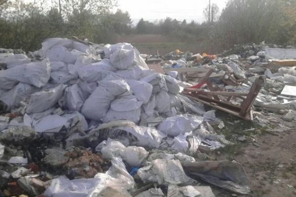 У Львові виникло стихійне сміттєзвалище (Фото)
