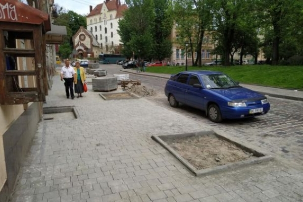 Площа Старий Ринок у Львові отримала «зелені легені»