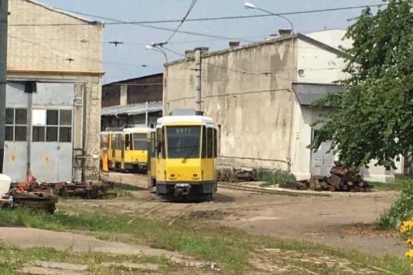 Львів’яни вимагають вимити трамваї і тролейбуси