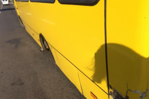 Автобус №32 позбувся у Львові колеса на маршруті