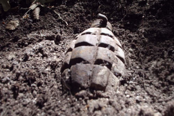 На Янівському цвинтарі гробокопачі знайшли гранату