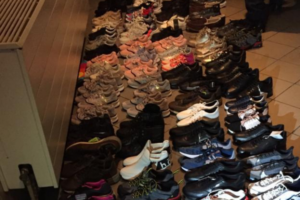 На Львівщині вилучили близько тисячі одиниць контрабандного одягу та взуття (Фото)