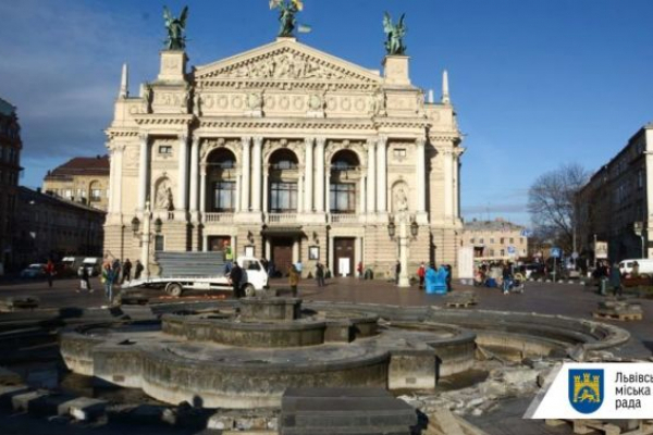 Демонтований фонтан біля оперного театру передано в «Стрийський парк»