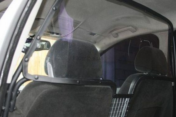 У львівських таксі з'явилися перегородки між водієм і пасажиром