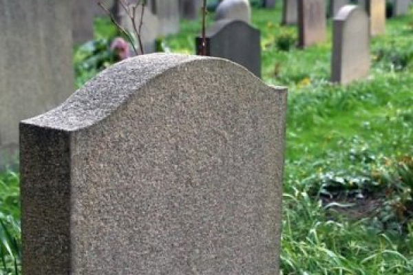 Двох жителів Львівщини судитимуть за наругу над могилою