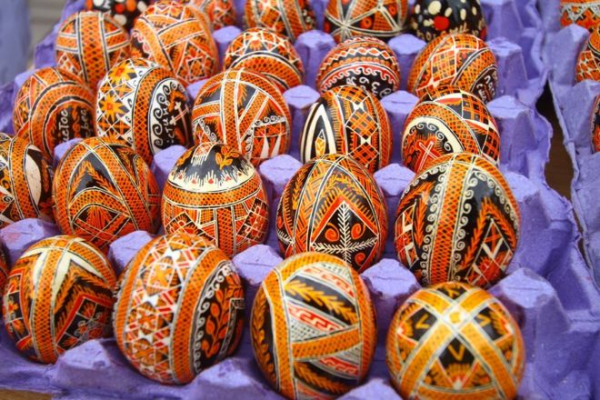Великдень: навіщо ми фарбуємо яйця і печемо паски? (Фото)