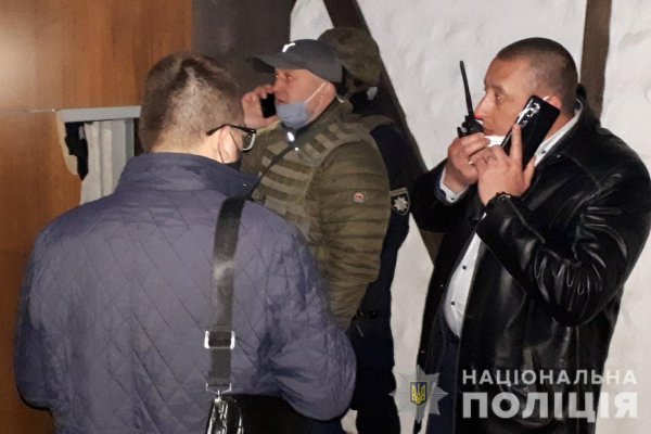 На Львівщині чоловік погрожує підірвати ресторан: поліція веде перемовини (Фото)
