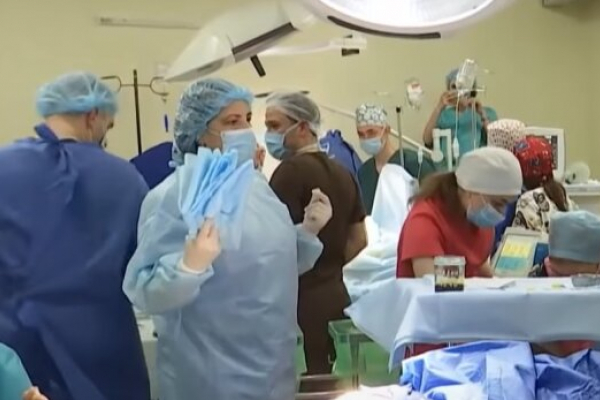 Львівські лікарі видалили пухлину носа у 8-річного хлопчика