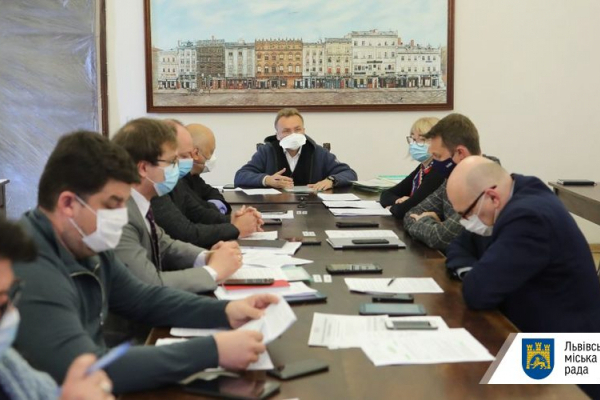 Львівська міська рада замовила тисячу дорогих масок – по 17,5 грн за штуку