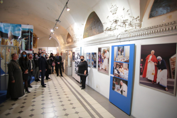 У Львові відкрили виставку до 100-річчя Івана Павла II