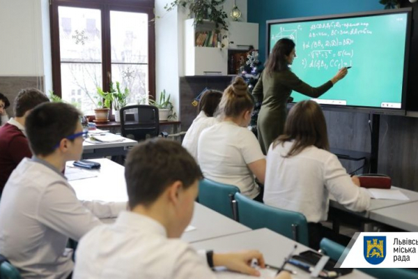У Львові відновили навчання у школах