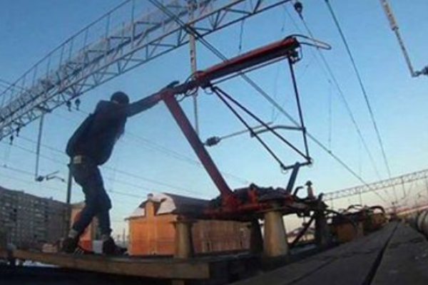 Невдале селфі: на Львівщині 17-річного хлопця вдарило струмом на даху потяга