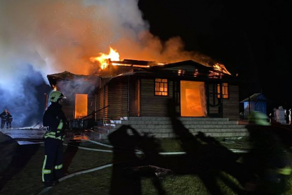 На саме Різдво у Львівській області згоріла церква: її гасили пожежники 4-х районів