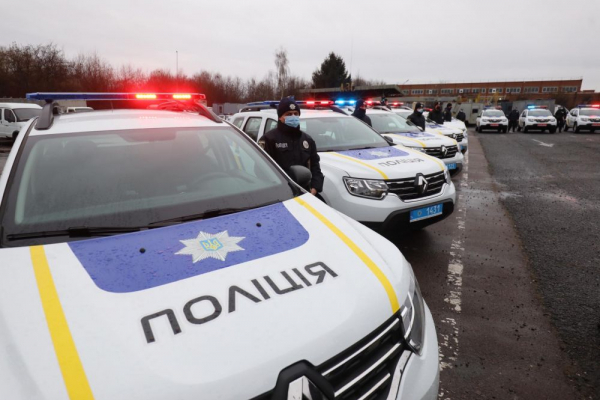 У Львові перехожий погрожував патрульним зброєю