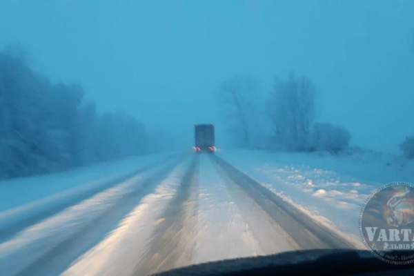 Львівщину засипає снігом, на деяких дорогах ускладнено рух автівок