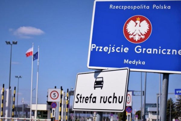 На кордоні затримали рекордну кількість людей із фальшивими дозволами на роботу в Польщі