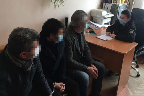 На Львівщині затримали трьох нелегальних мігрантів та їх переправника