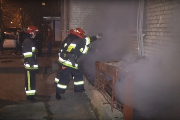 У Львові врятували чоловіка з пожежі у підвалі