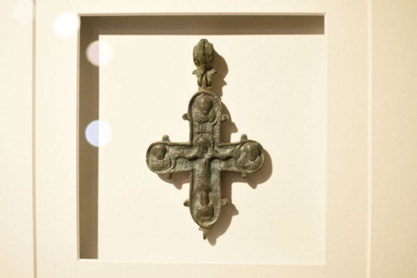 Гарнізонному храму Львова подарували колекцію натільних реліквій - XII-XV ст. (Фото)