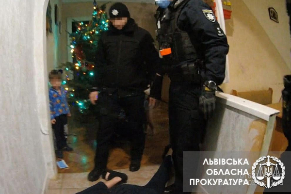 На Львівщині конфлікт у сім’ї закінчився побиттям поліцейського 