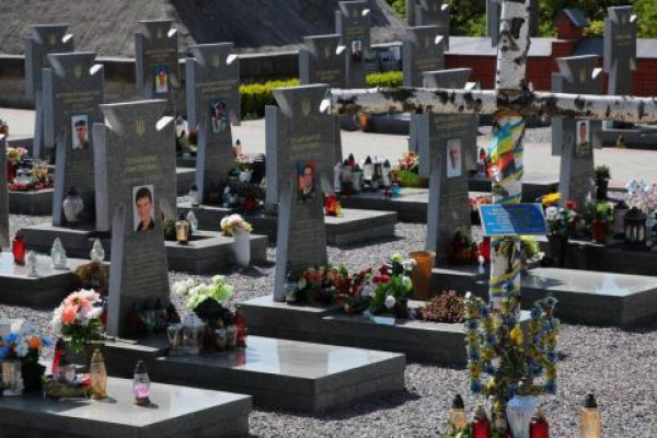 У неділю на Личаківському кладовищі вшанують полеглих Героїв