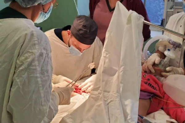 На Львівщині дитина запхала руку в електросічкарню, її гелікоптером доставили до лікарні