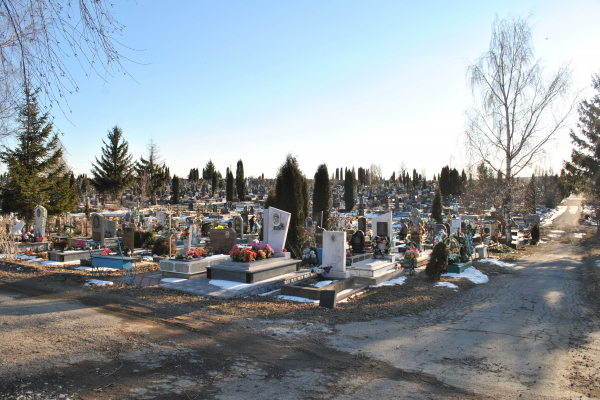 На львівських кладовищах бракує місць для поховань