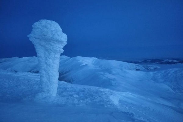 У Карпатах сильний мороз й загроза сходження лавин
