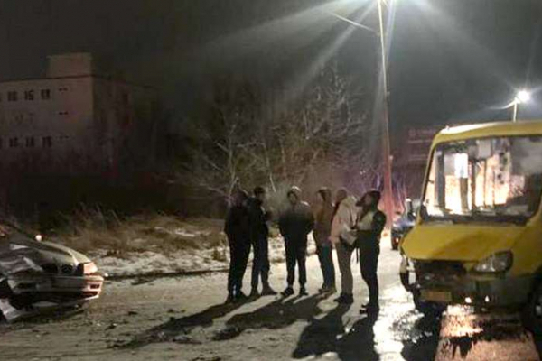 На Львівщині підліток на BMW врізався у маршрутку із пасажирами