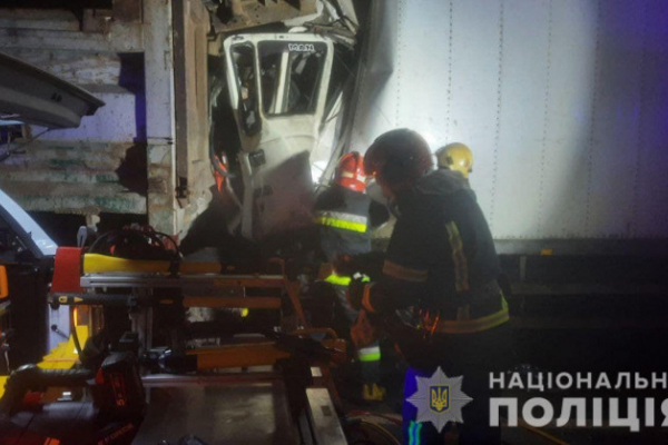 Смертельна ДТП на об’їзній Львова: Зіштовхнулися дві вантажівки