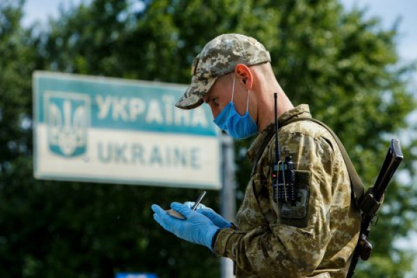 Озброєний чоловік із посвідченням прокурора намагався перетнути кордон на Львівщині