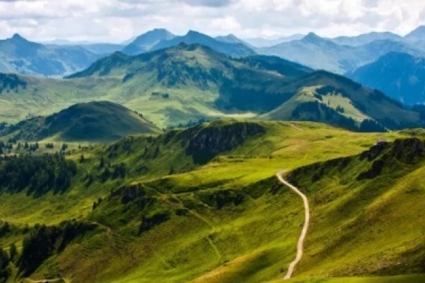 Туристам пропонують популярні маршрути на гірські вершини Львівщини
