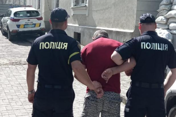 На Львівщині поліцейські затримали чоловіка, який жорстоко побив сусіда через гучну музику