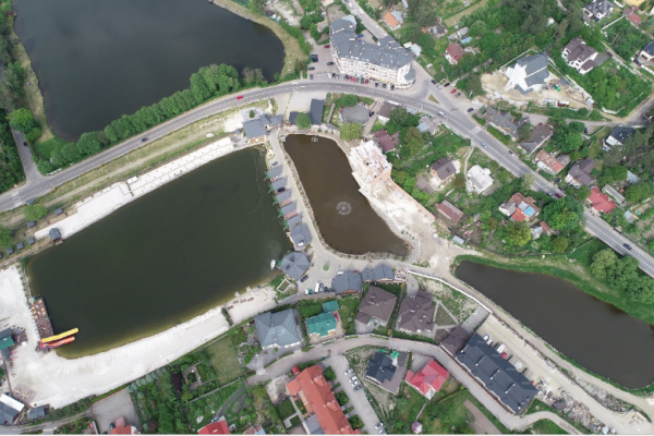 Водойма не для всіх: Львівський суд вирішив залишити озеро у Брюховичах за парканом
